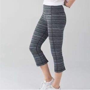 Lululemon Gather & Crow Crops Cropped Capri Leggings, Black & Gray, size 4